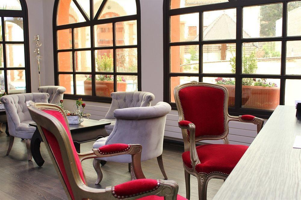 Hotel Restaurant La Poularde Montrond-les-Bains Exteriör bild