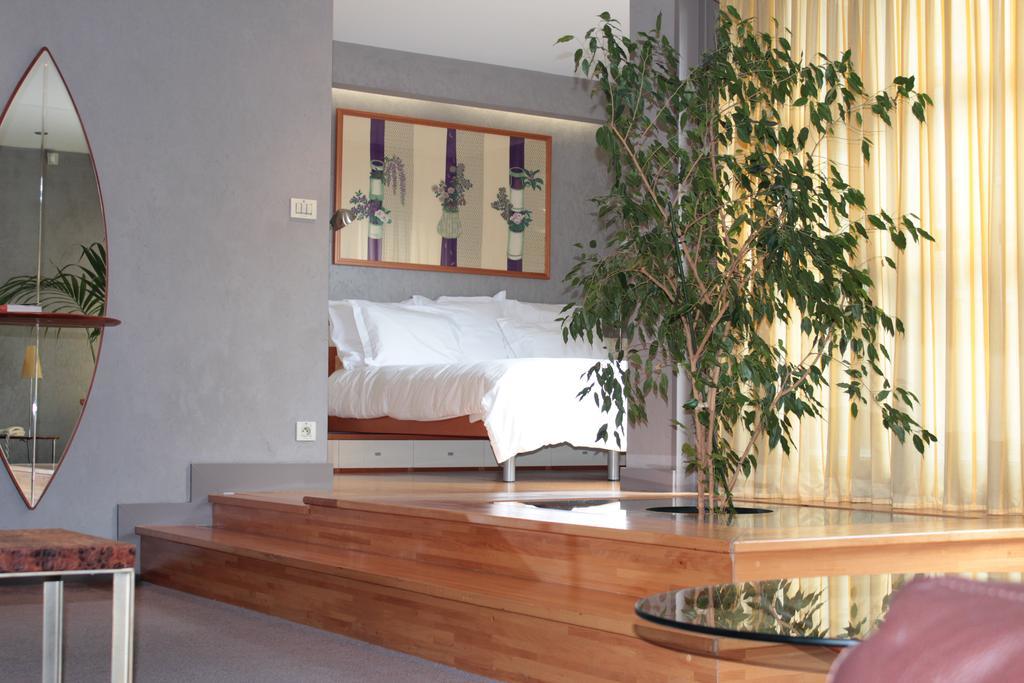 Hotel Restaurant La Poularde Montrond-les-Bains Rum bild